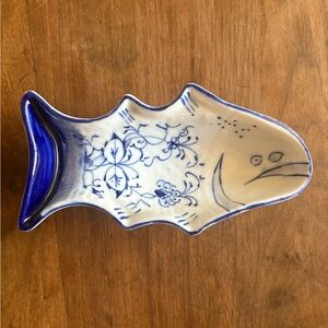 Vintage Meissen Blue Onion Fish
Dish Mold German Porcelain Unique
7 x 4 x 2